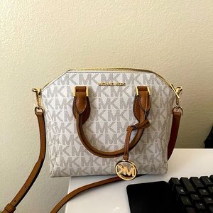 Michael Kors Messenger Purse